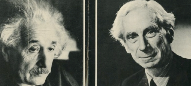 para evitar la guerra nuclear., Einstein y el filósofo Bertrand Russell redactaron el Manifiesto Russell-Einstein