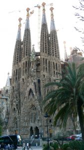 La Sagrada Familia es un lugar de culto en Barcelona (Cataluña)